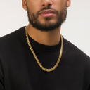 [badge: Model wears 22"]